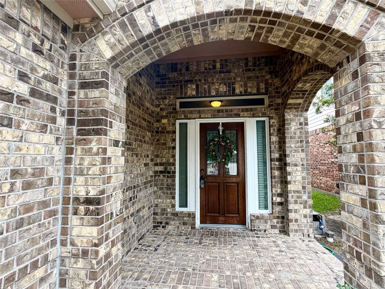 Photo 3 of 8121 E Pine Creek Bend, Cypress, TX