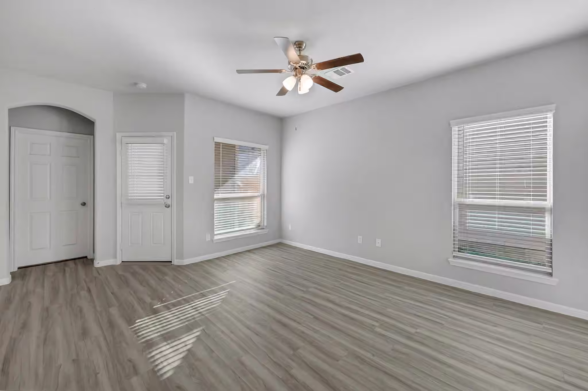 Photo 4 of 24723 Thornbluff Briar Trail, Huffman, TX