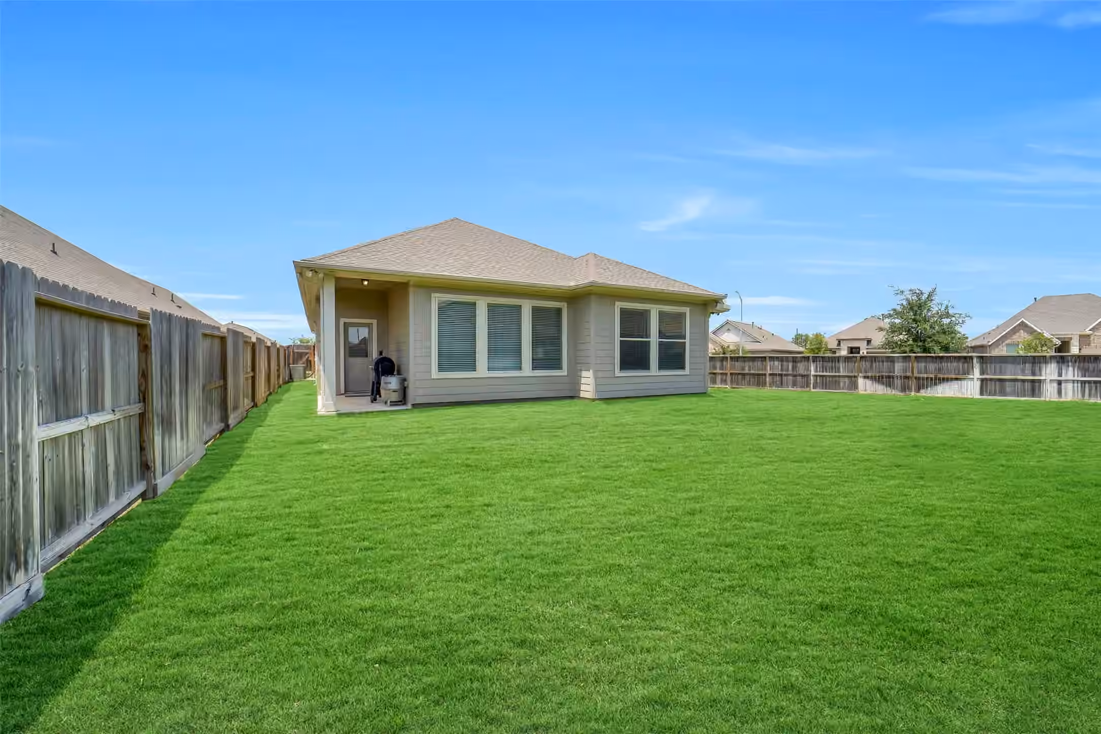 Photo 4 of 2414 Lemon Grass Drive, Brookshire, TX