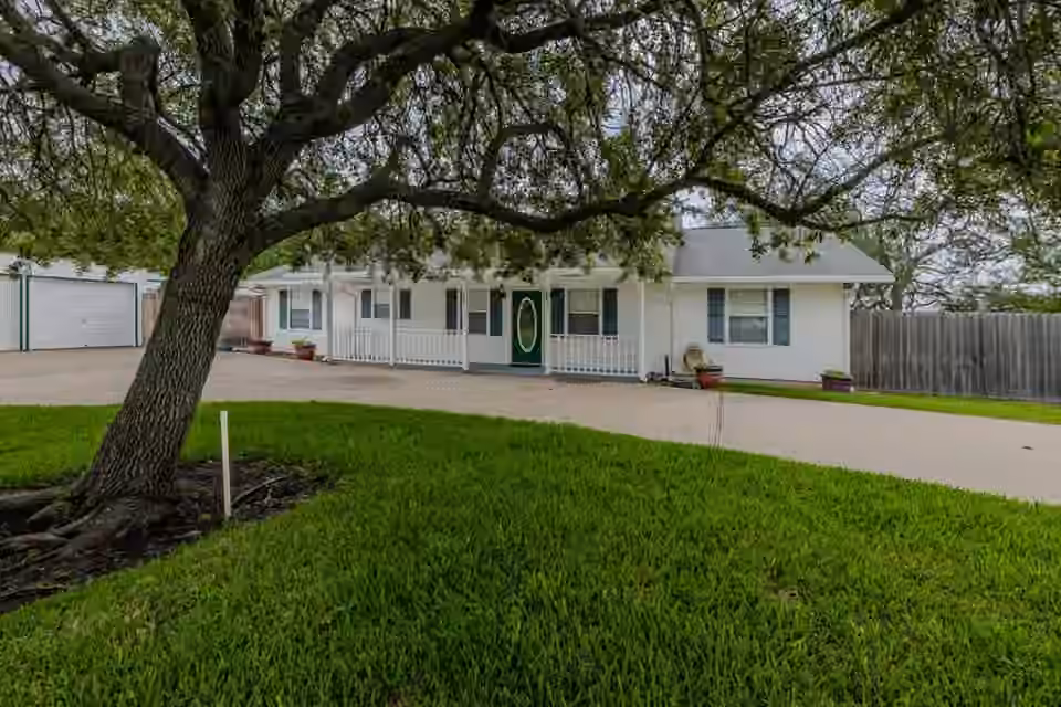 Photo 2 of 483 Riverside Drive, Palacios, TX