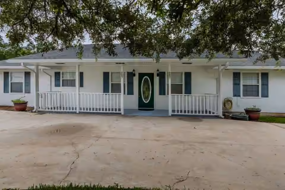 Photo 4 of 483 Riverside Drive, Palacios, TX