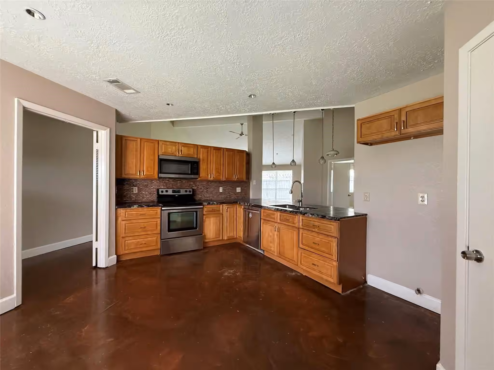 Photo 3 of 2103 Barrington Place Drive, Sugar Land, TX