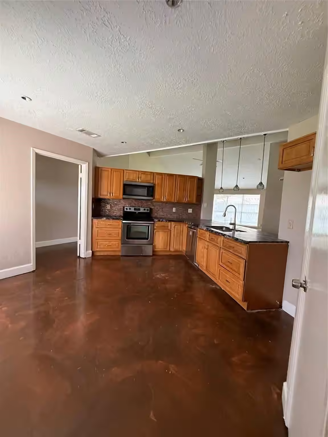 Photo 4 of 2103 Barrington Place Drive, Sugar Land, TX