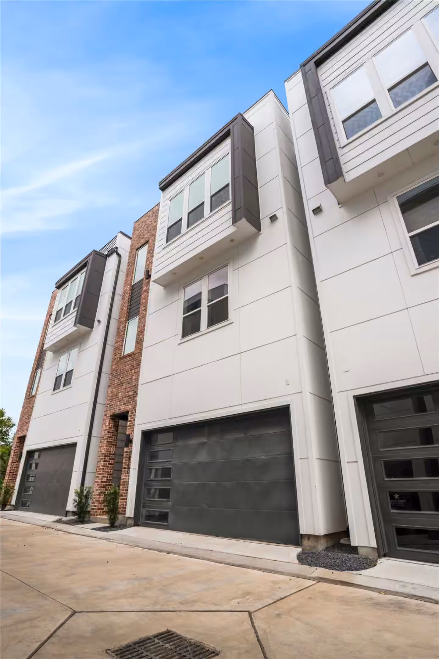 Photo 2 of 3032 Lamar St, Houston, TX