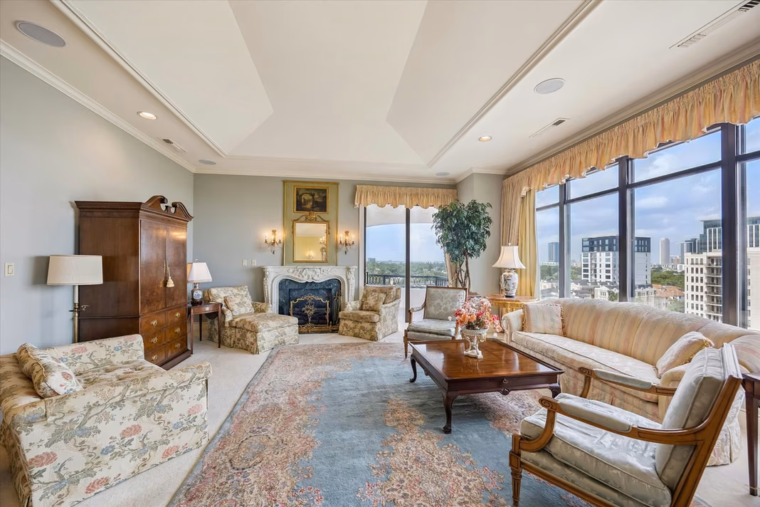 Photo 5 of 2121 Kirby Drive 7NE, Houston, TX