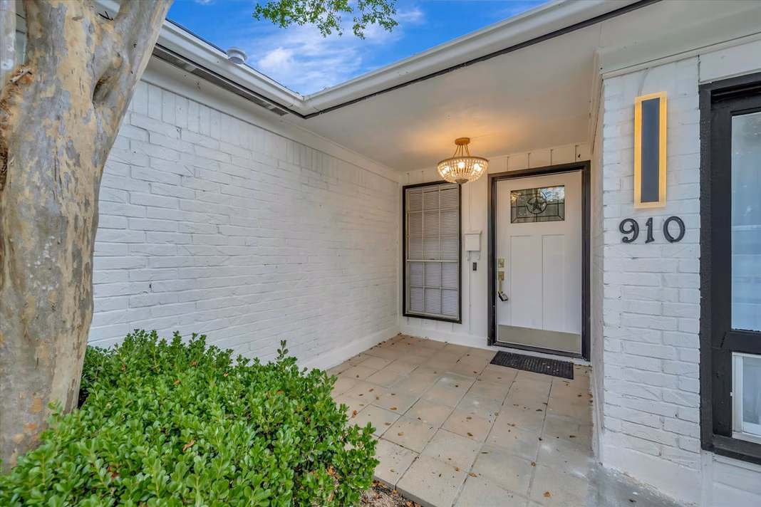 Photo 3 of 910 Beachcomber Lane, Houston, TX