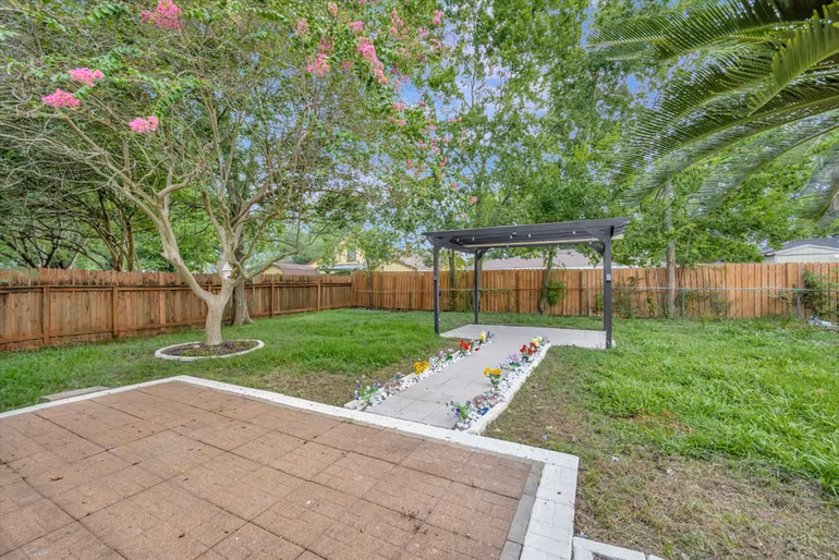 Photo 4 of 910 Beachcomber Lane, Houston, TX