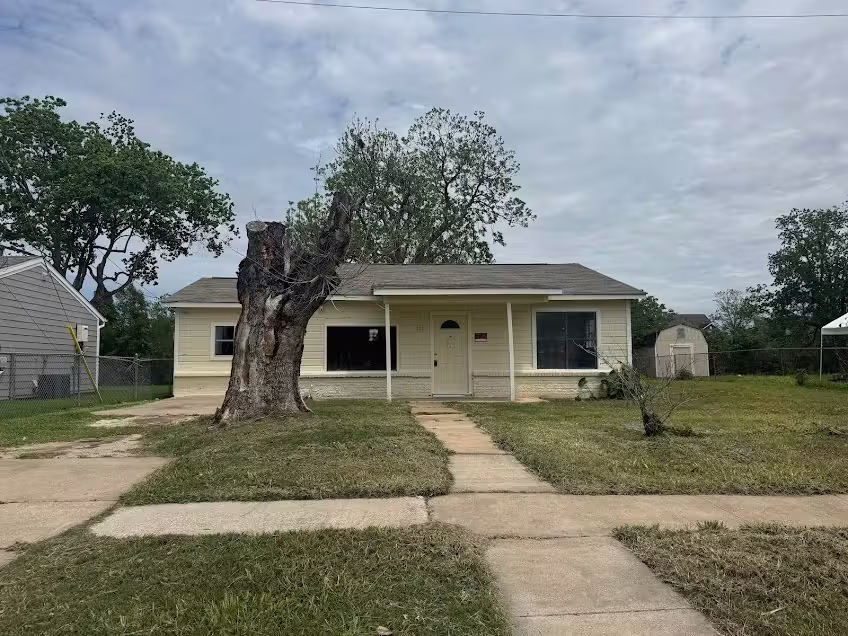 Photo of 702 E Park Street, Sugar Land, TX