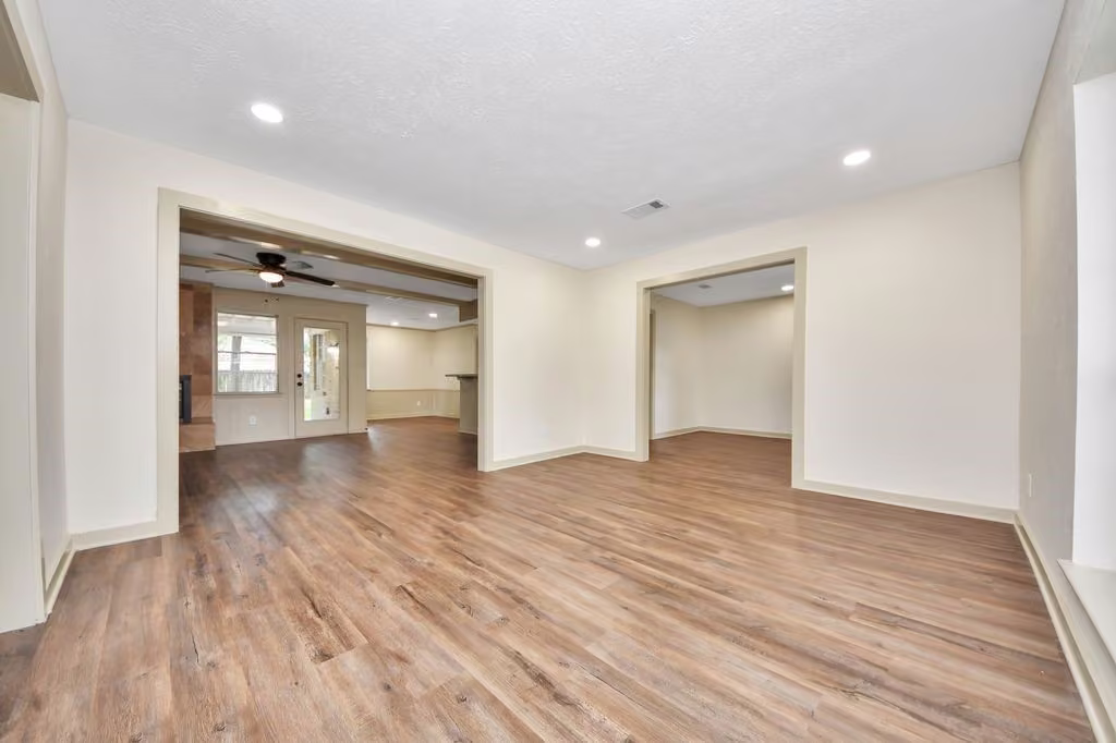 Photo 4 of 5731 Lodge Creek Drive, Houston, TX