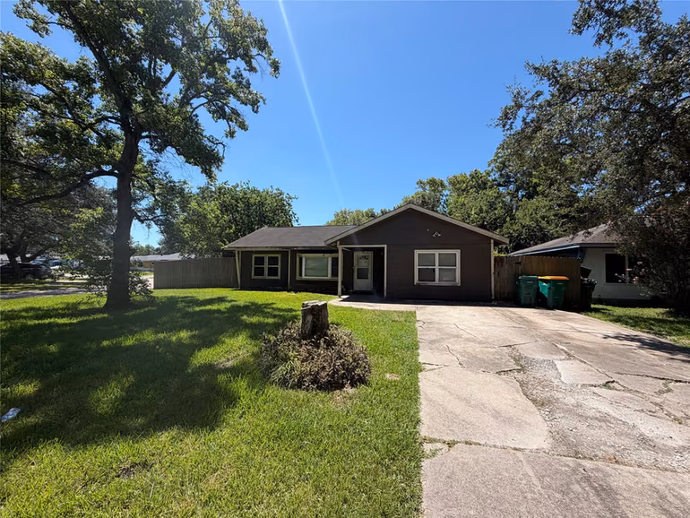 Photo of 2631 N Camp Circle, La Marque, TX 77568