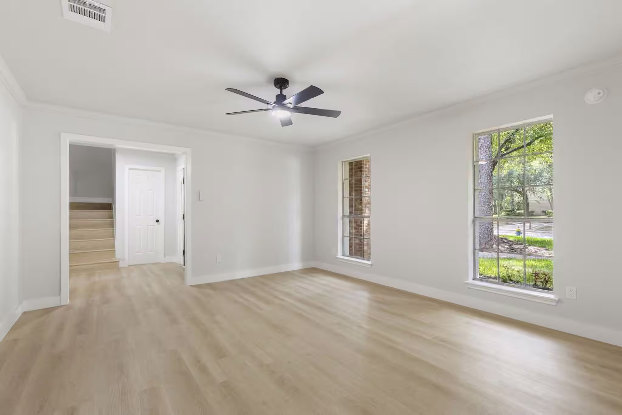 Photo 4 of 5614 Braxtonshire Court, Houston, TX
