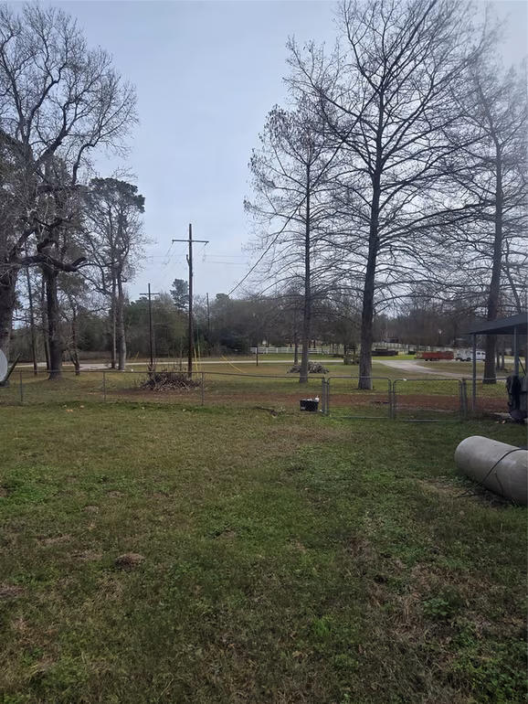 Photo 7 of 15661 N Highway 75, Willis, TX