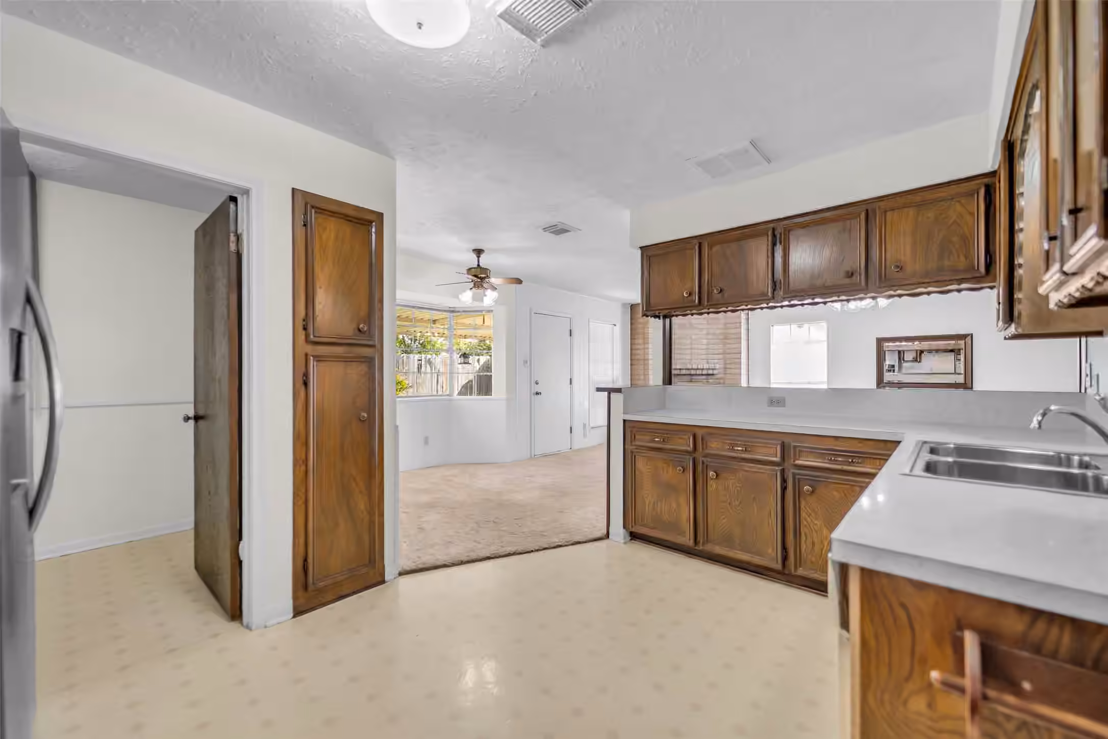 Photo 6 of 9106 Willow Meadow Drive, Houston, TX
