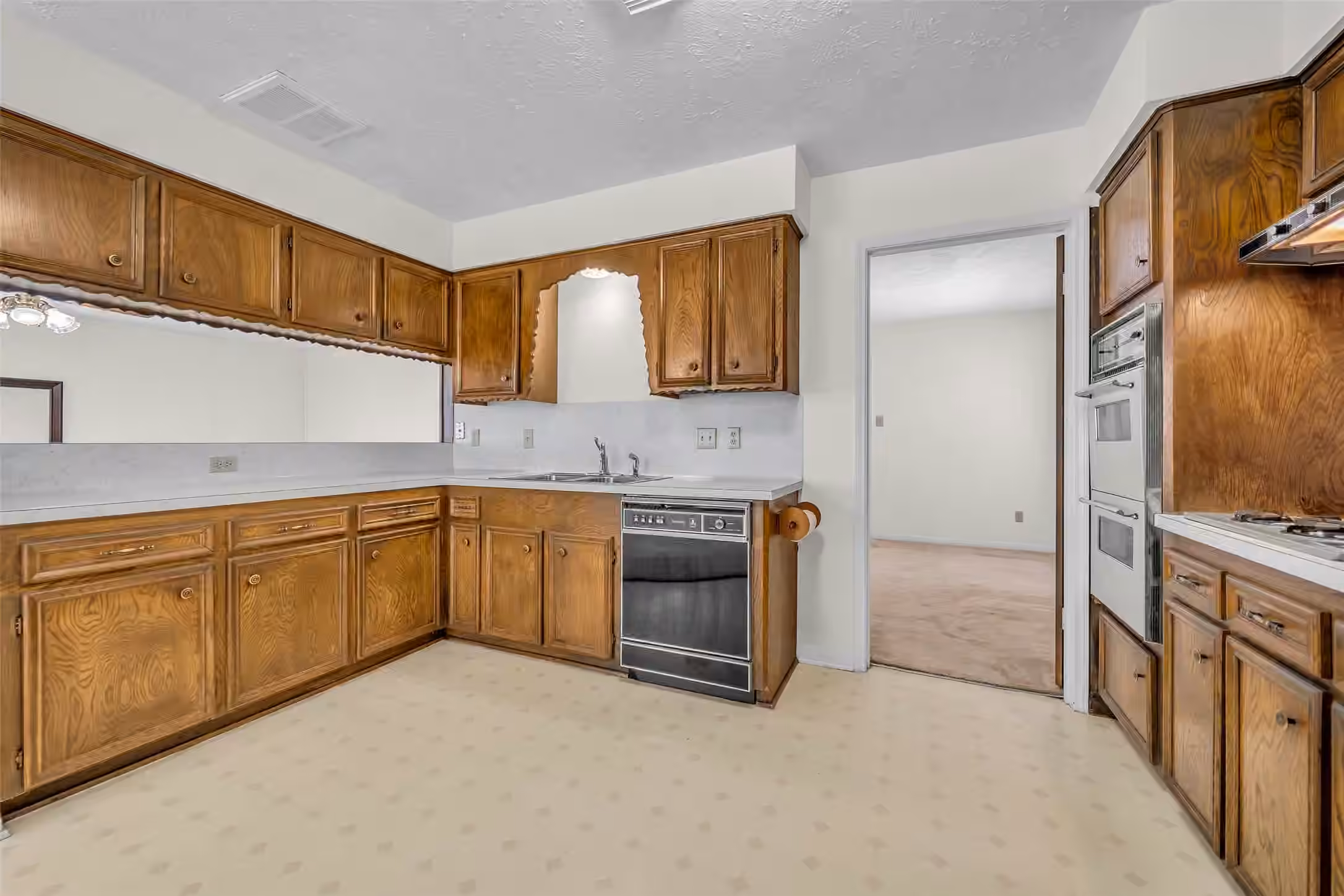 Photo 7 of 9106 Willow Meadow Drive, Houston, TX