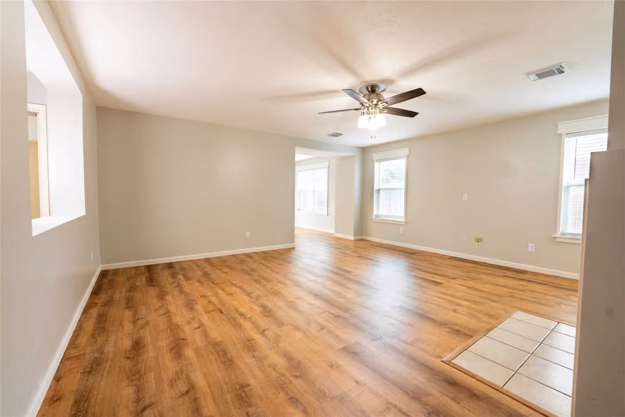 Photo 3 of 7830 Hunters Peak Lane, Baytown, TX