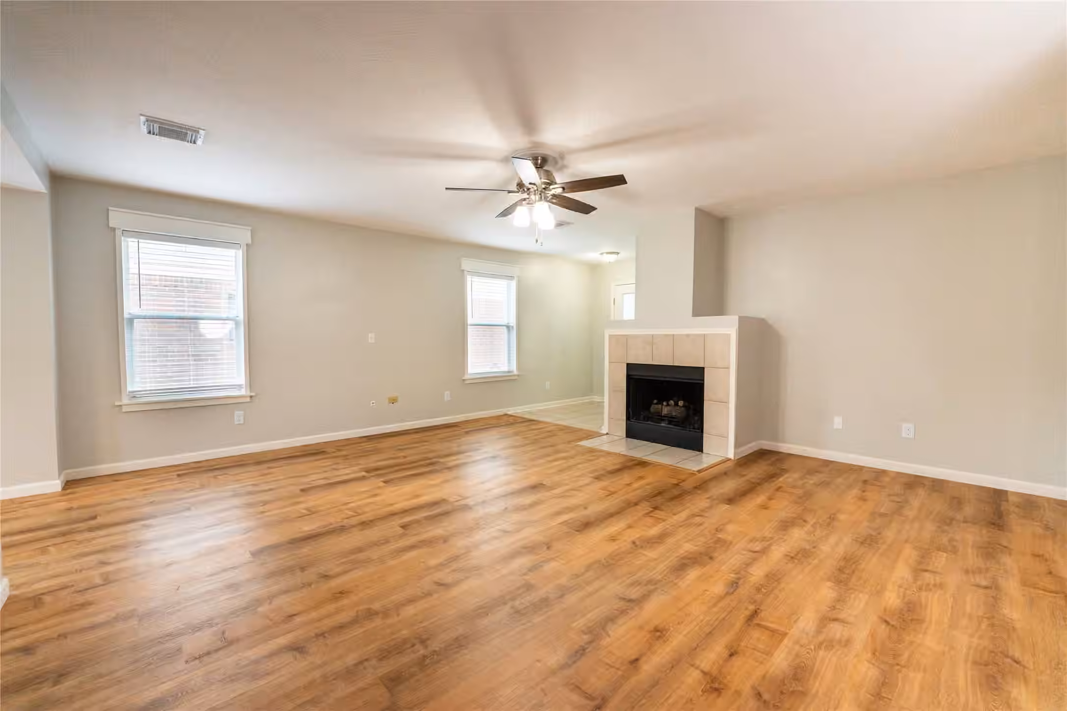 Photo 5 of 7830 Hunters Peak Lane, Baytown, TX