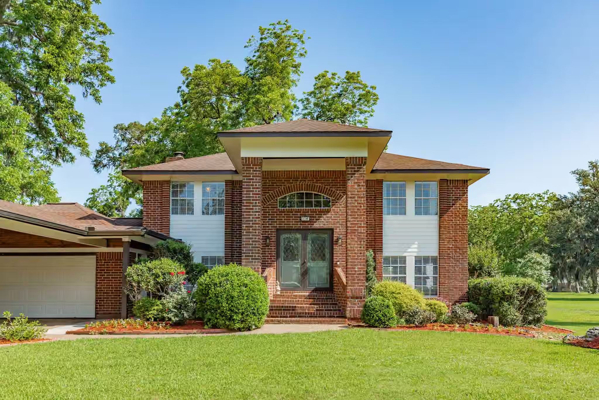 Photo 2 of 320 N Amherst Drive, West Columbia, TX