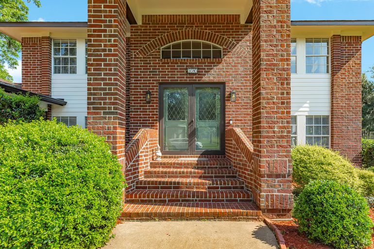 Photo 6 of 320 N Amherst Drive, West Columbia, TX