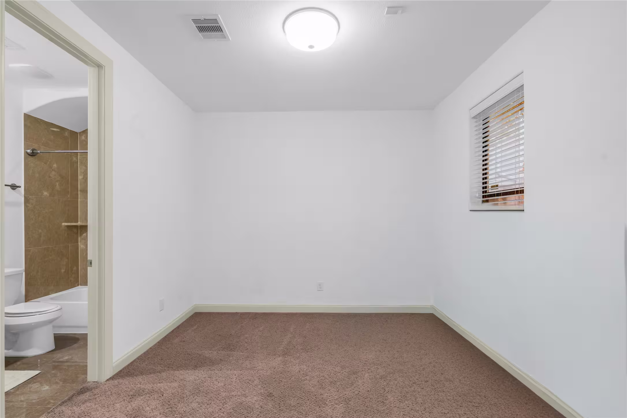 Photo 7 of 3223 Maxroy Street, Houston, TX