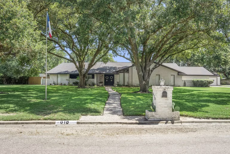 Photo 2 of 618 Melody Lane, Eagle Lake, TX