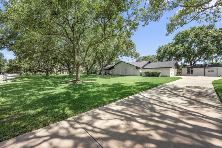 Photo 5 of 618 Melody Lane, Eagle Lake, TX