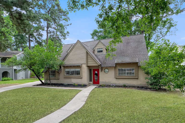 Photo 2 of 25610 Walnut Grove Circle, Spring, TX