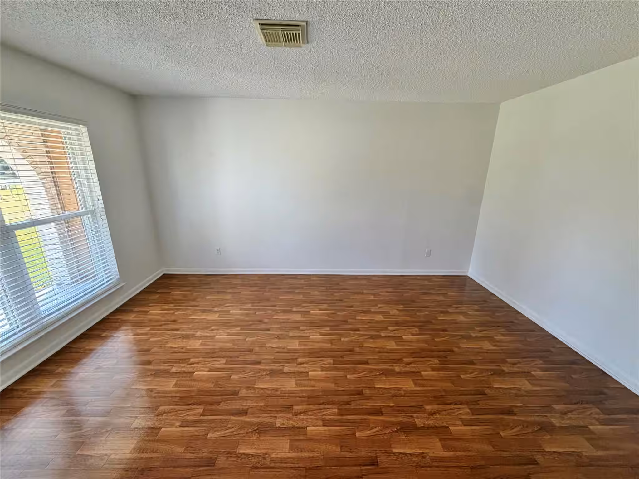 Photo 4 of 1302 Avenue H, Danbury, TX