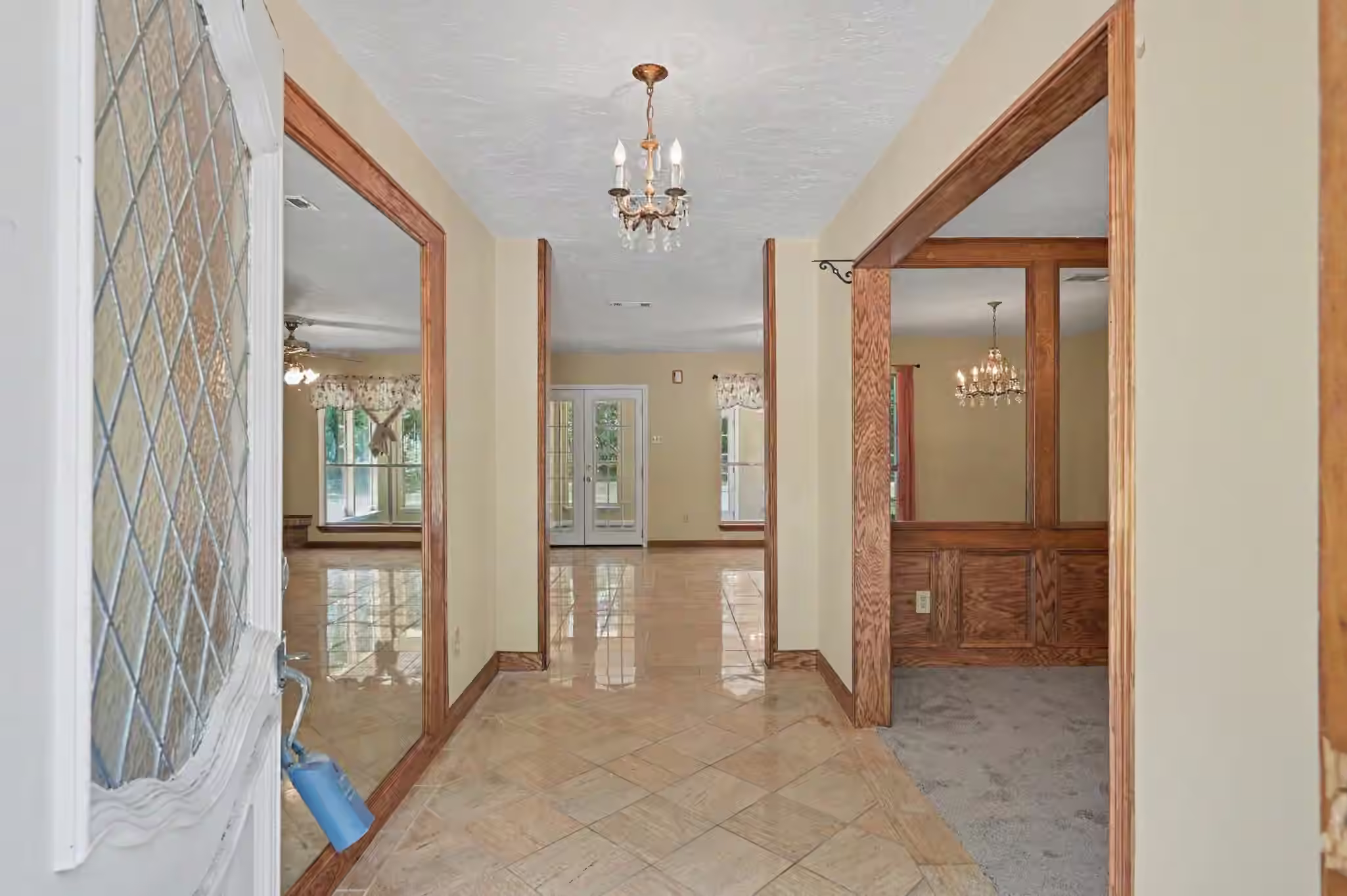 Photo 4 of 5188 Old Castle Way, Conroe, TX