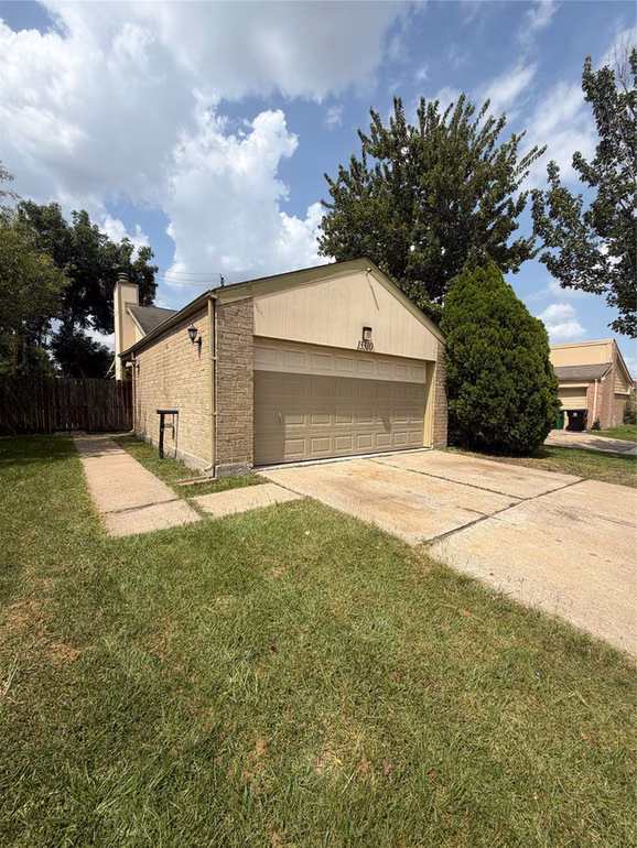 Photo of 13310 Robinglen Drive, Houston, TX