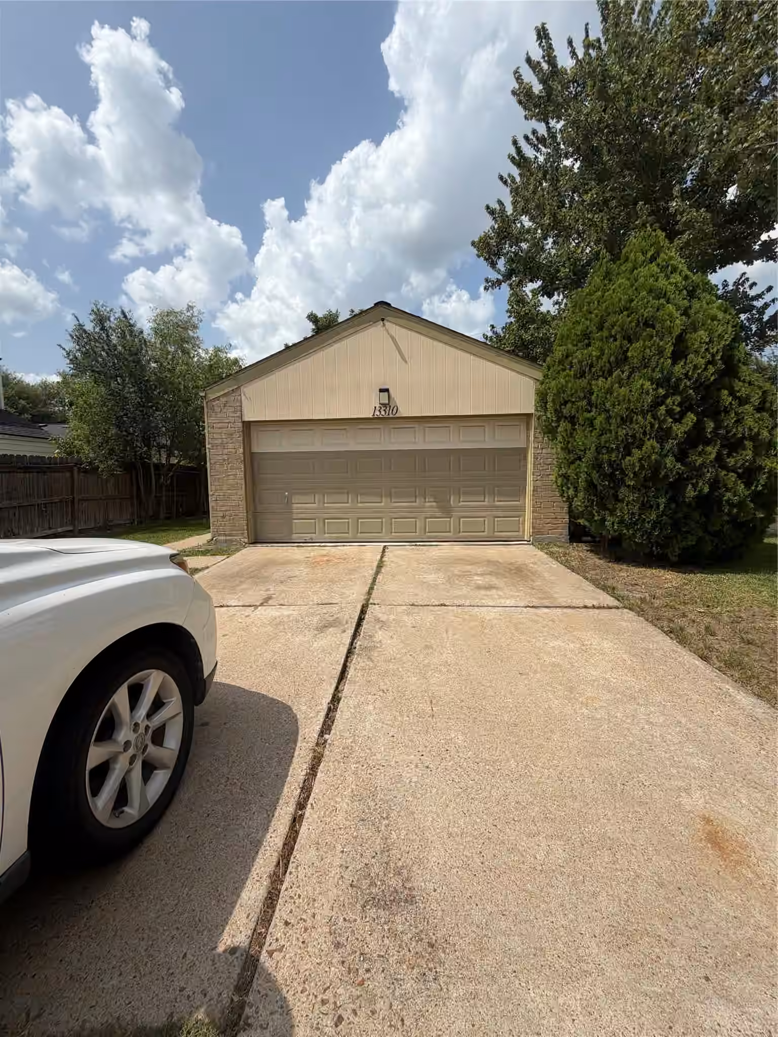 Photo 2 of 13310 Robinglen Drive, Houston, TX