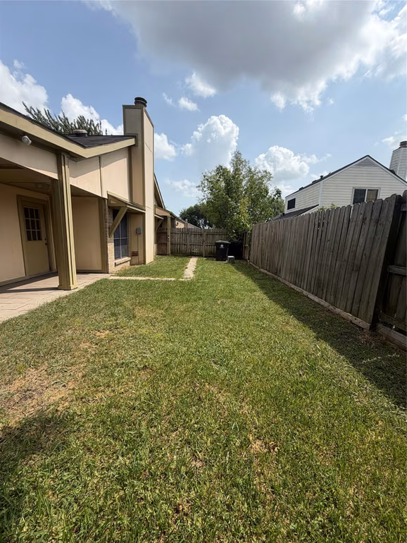 Photo 7 of 13310 Robinglen Drive, Houston, TX
