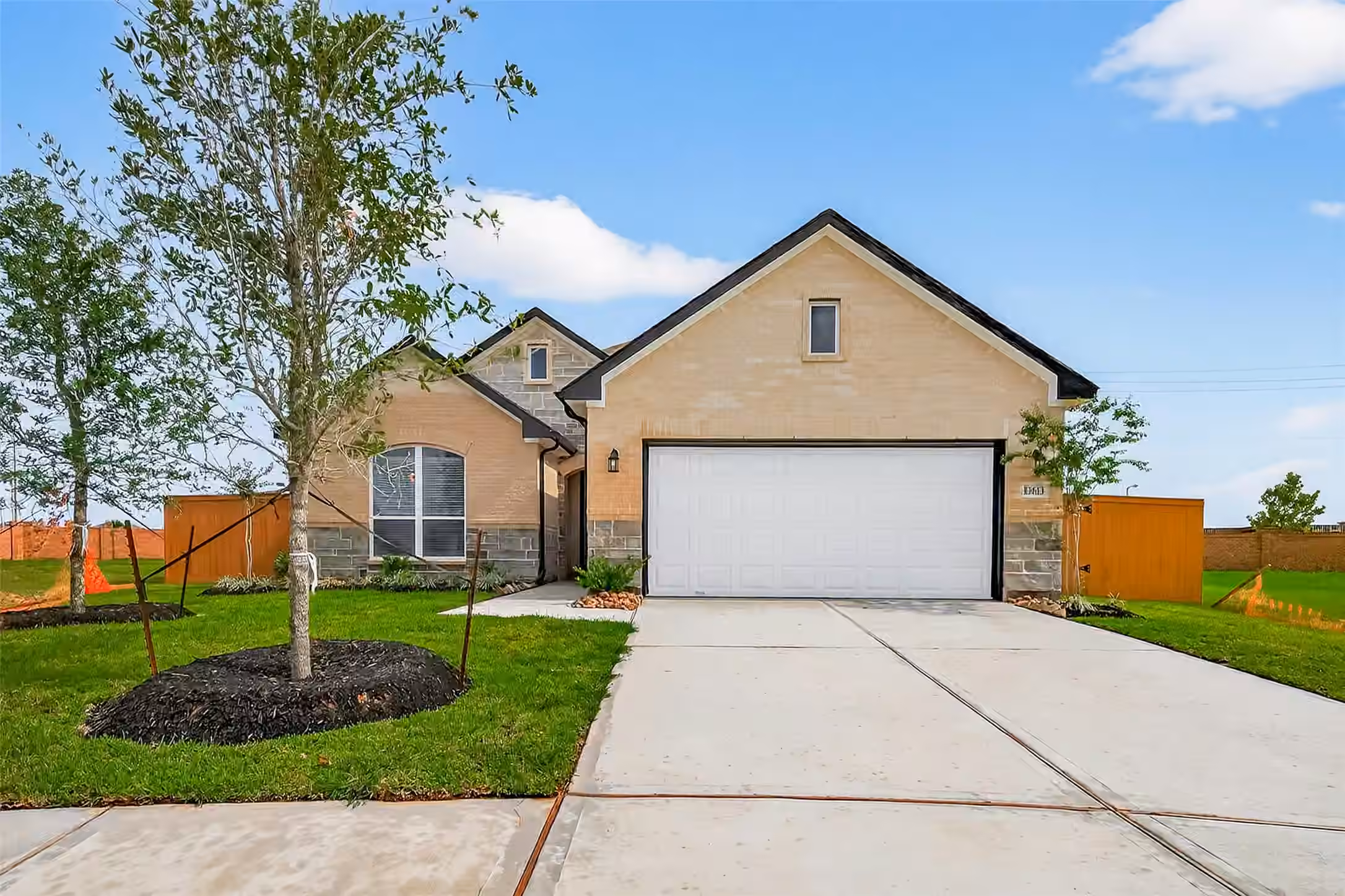 Photo 2 of 13613 Windward Mist Drive, Texas City, TX