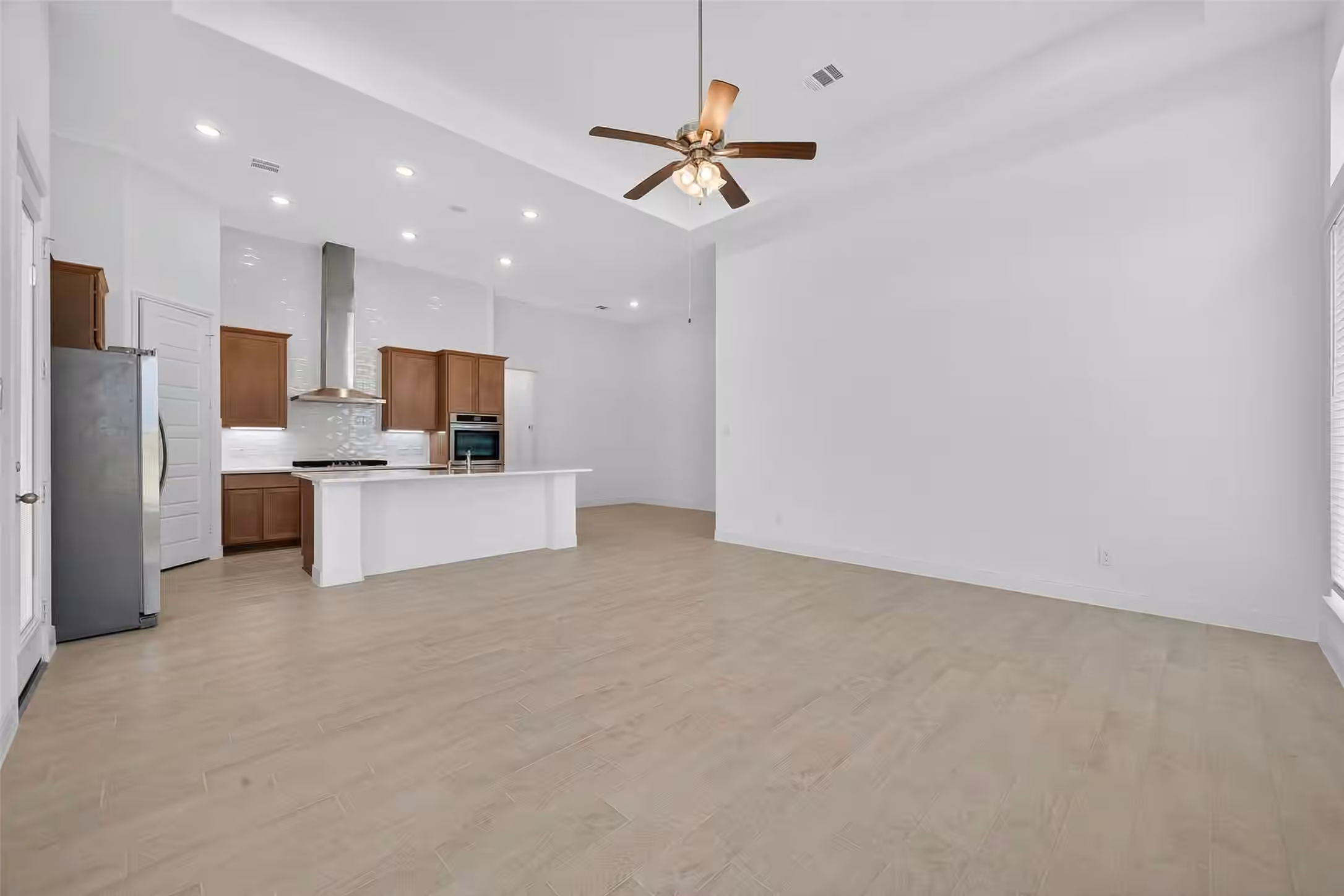 Photo 7 of 13613 Windward Mist Drive, Texas City, TX