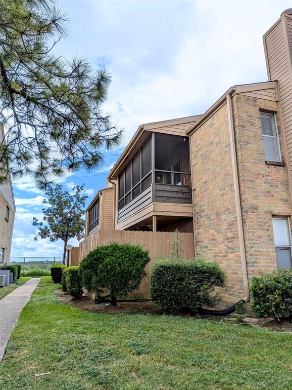 Photo 3 of 10555 Turtlewood Court 1903, Houston, TX