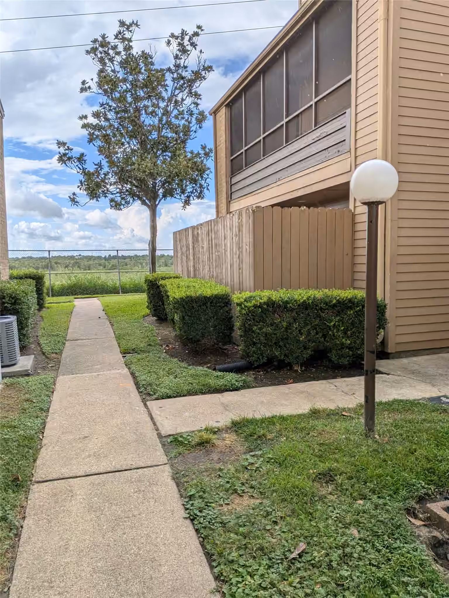 Photo 4 of 10555 Turtlewood Court 1903, Houston, TX