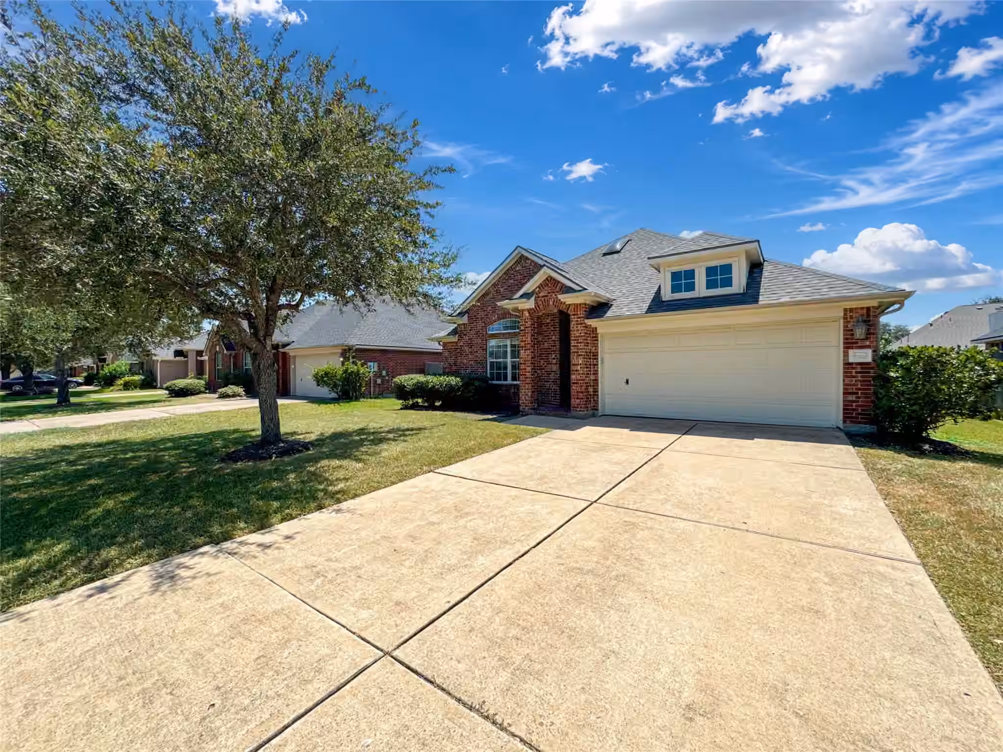 Photo 3 of 7510 Waterlilly Lane, Pearland, TX