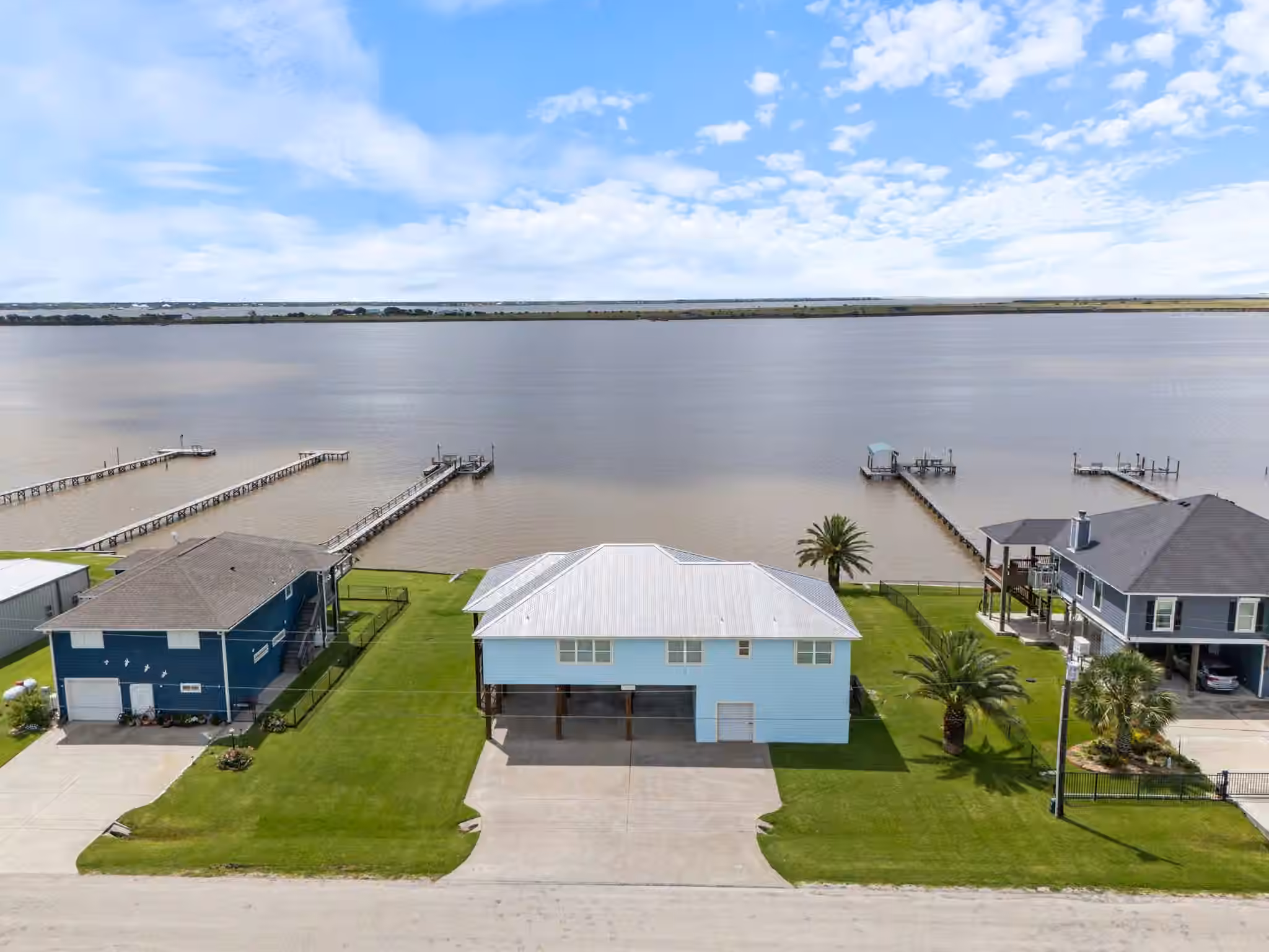 Photo 4 of 1730 W Bayshore Drive, Palacios, TX