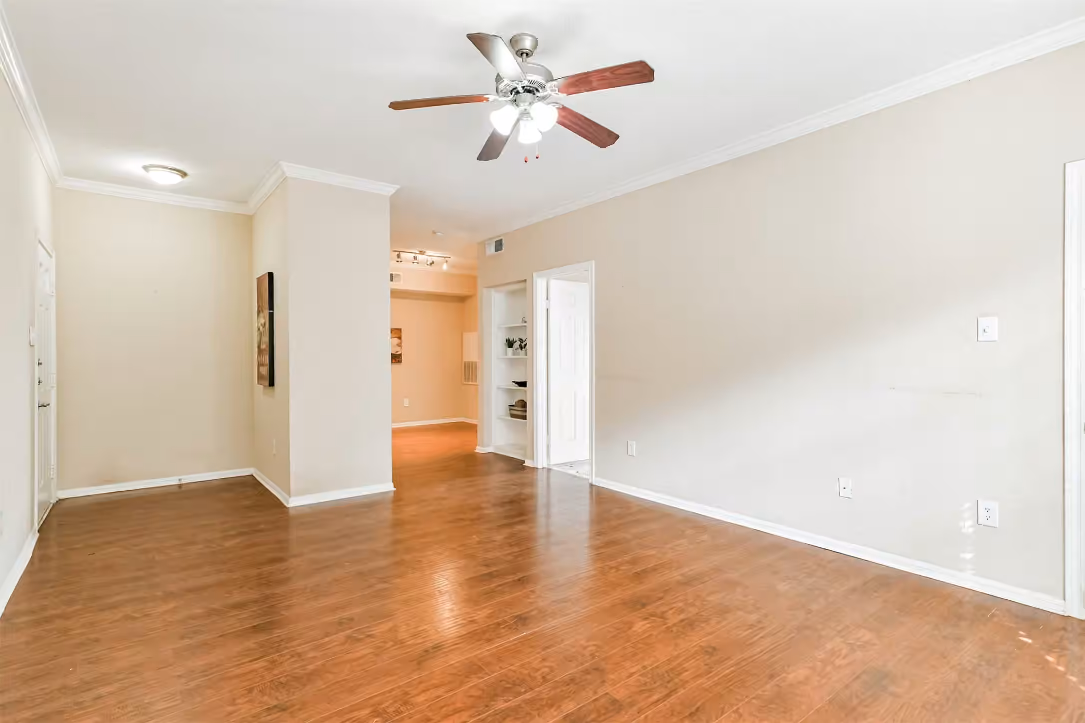 Photo 4 of 2255 Braeswood Park 183, Houston, TX
