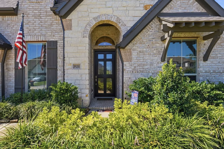 Photo 4 of 19211 Filly Park Circle, Tomball, TX