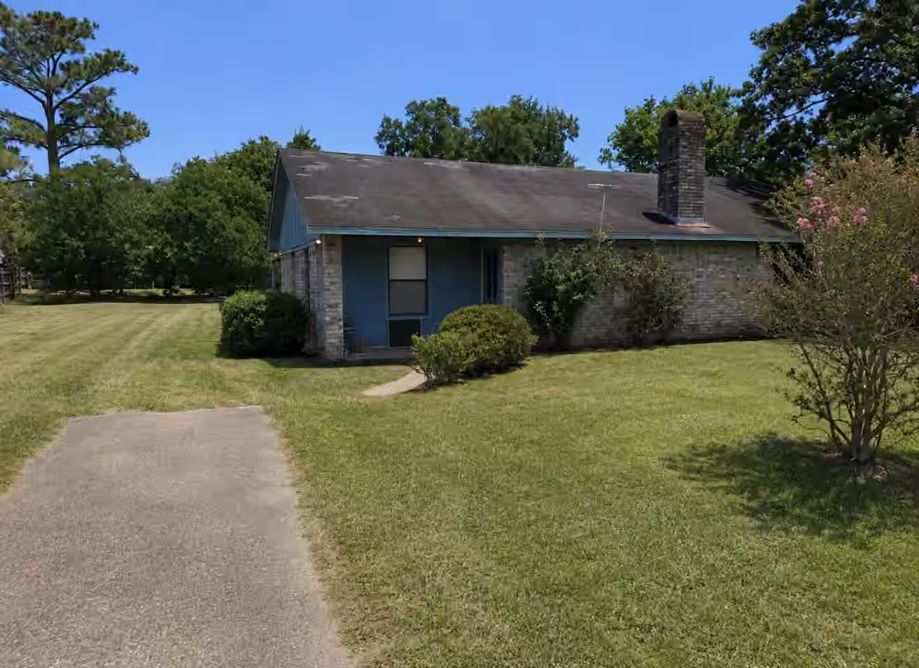 Photo of 707 Willow Avenue, Cleveland, TX 77327