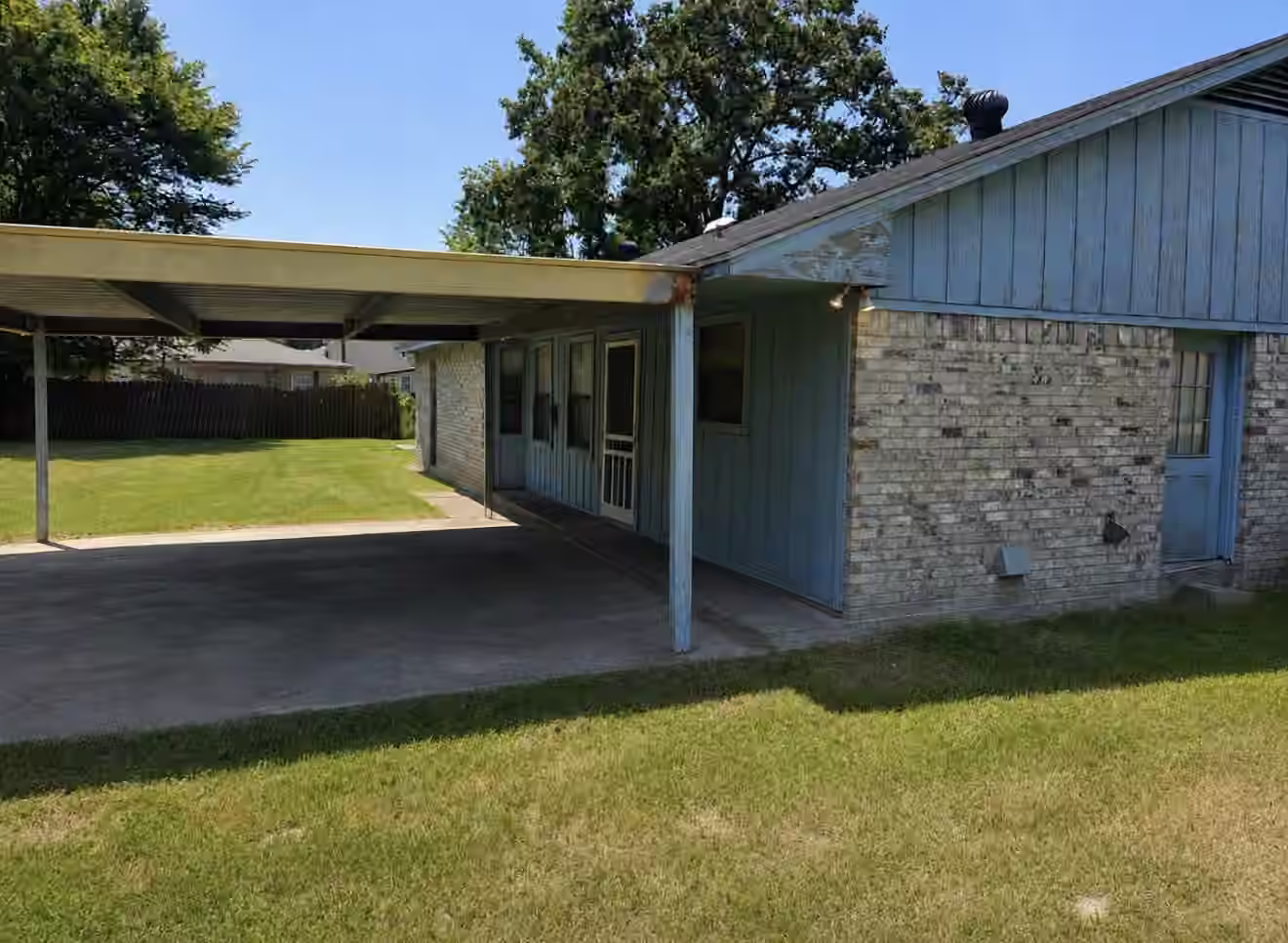 Photo 4 of 707 Willow Avenue, Cleveland, TX