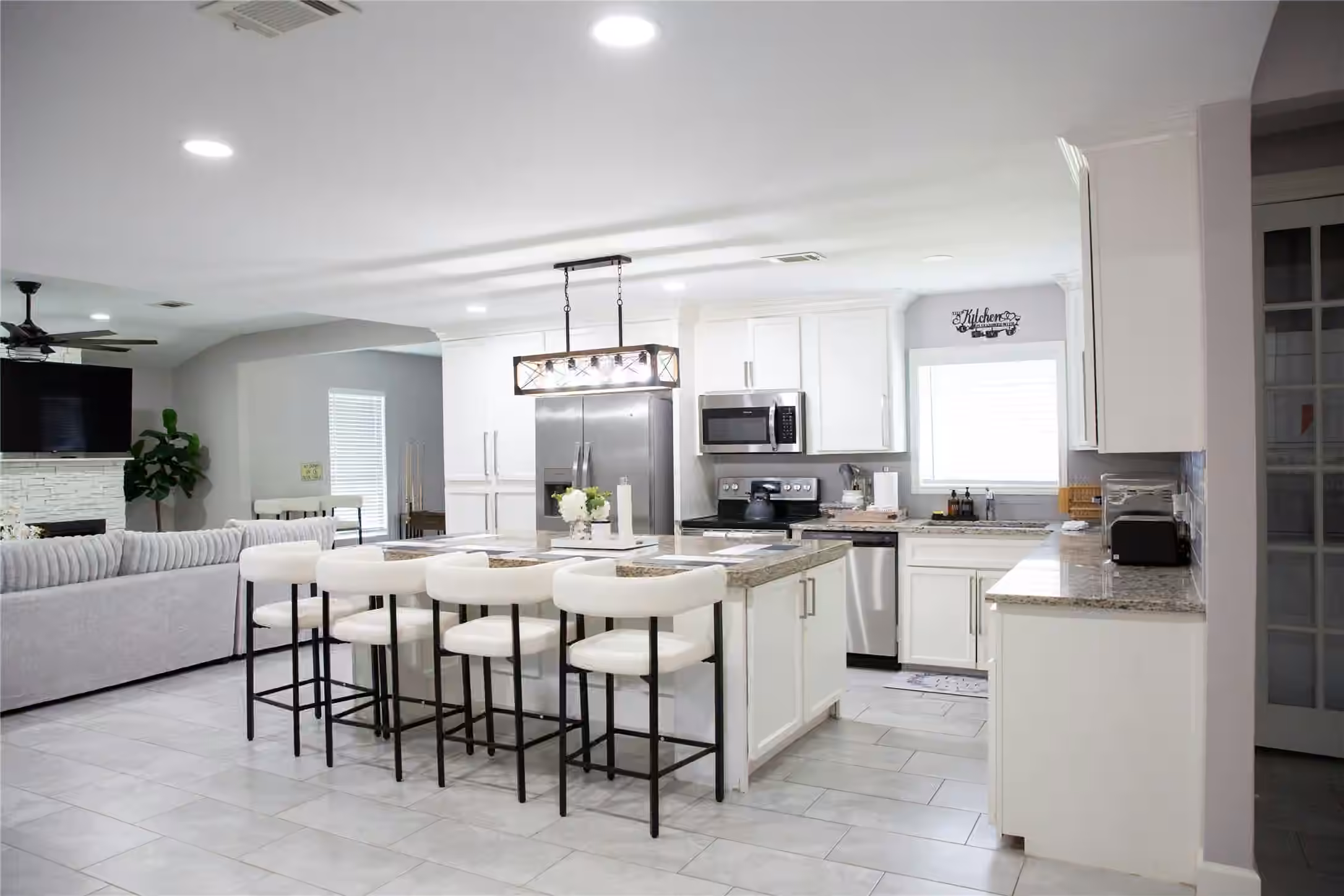 Photo 3 of 12218 Hillcroft Street, Houston, TX