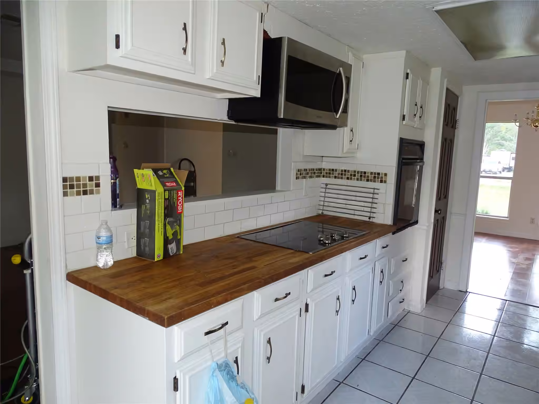 Photo 5 of 18906 Woodridge Drive, Conroe, TX