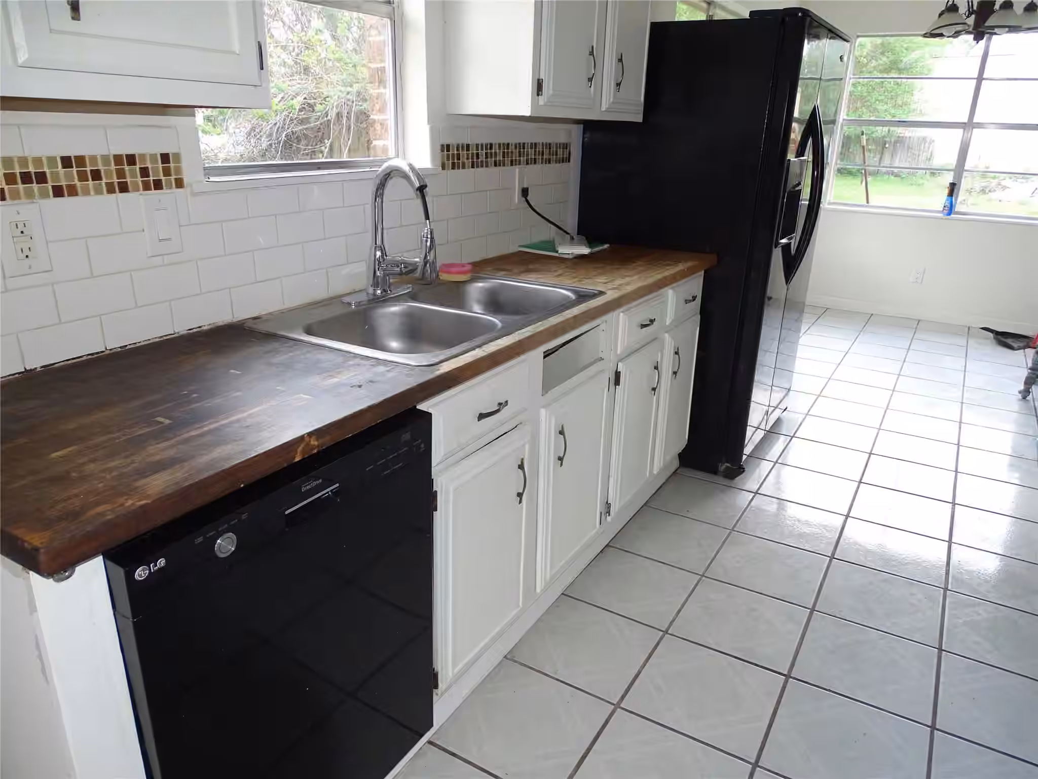 Photo 6 of 18906 Woodridge Drive, Conroe, TX