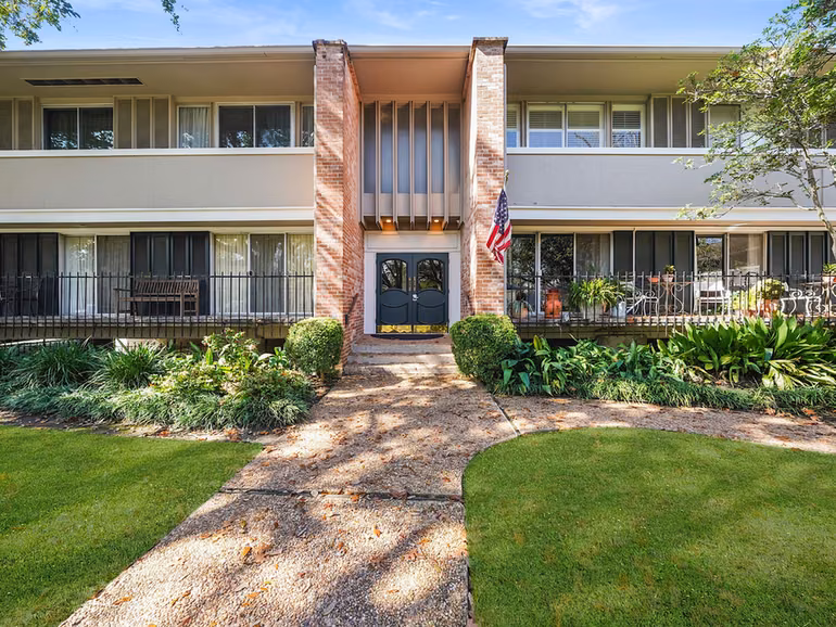 Photo of 656 S Ripple Creek Drive 656, Houston, TX 77057