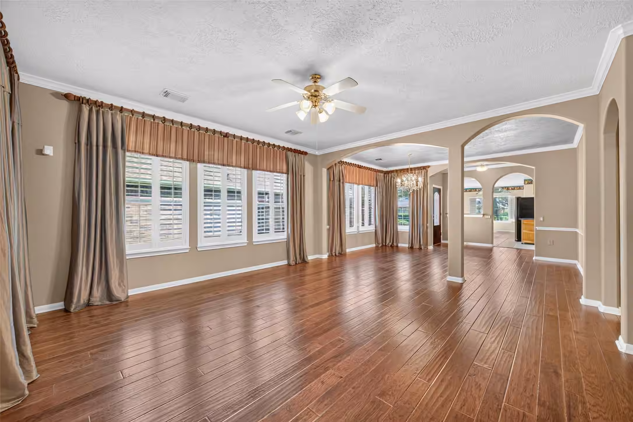 Photo 6 of 1407 Capri Place Lane, Pearland, TX