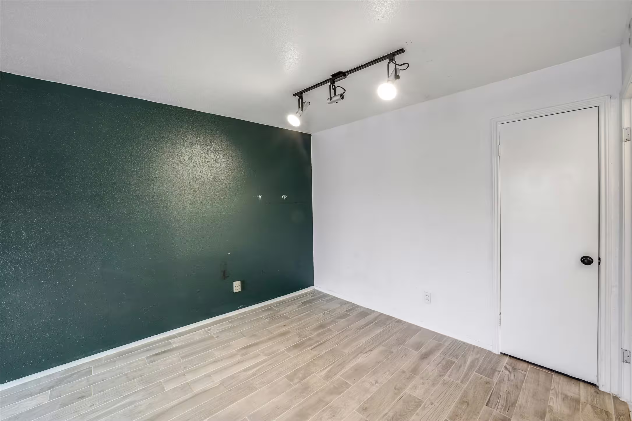 Photo 6 of 4643 Wild Indigo Street 414, Houston, TX