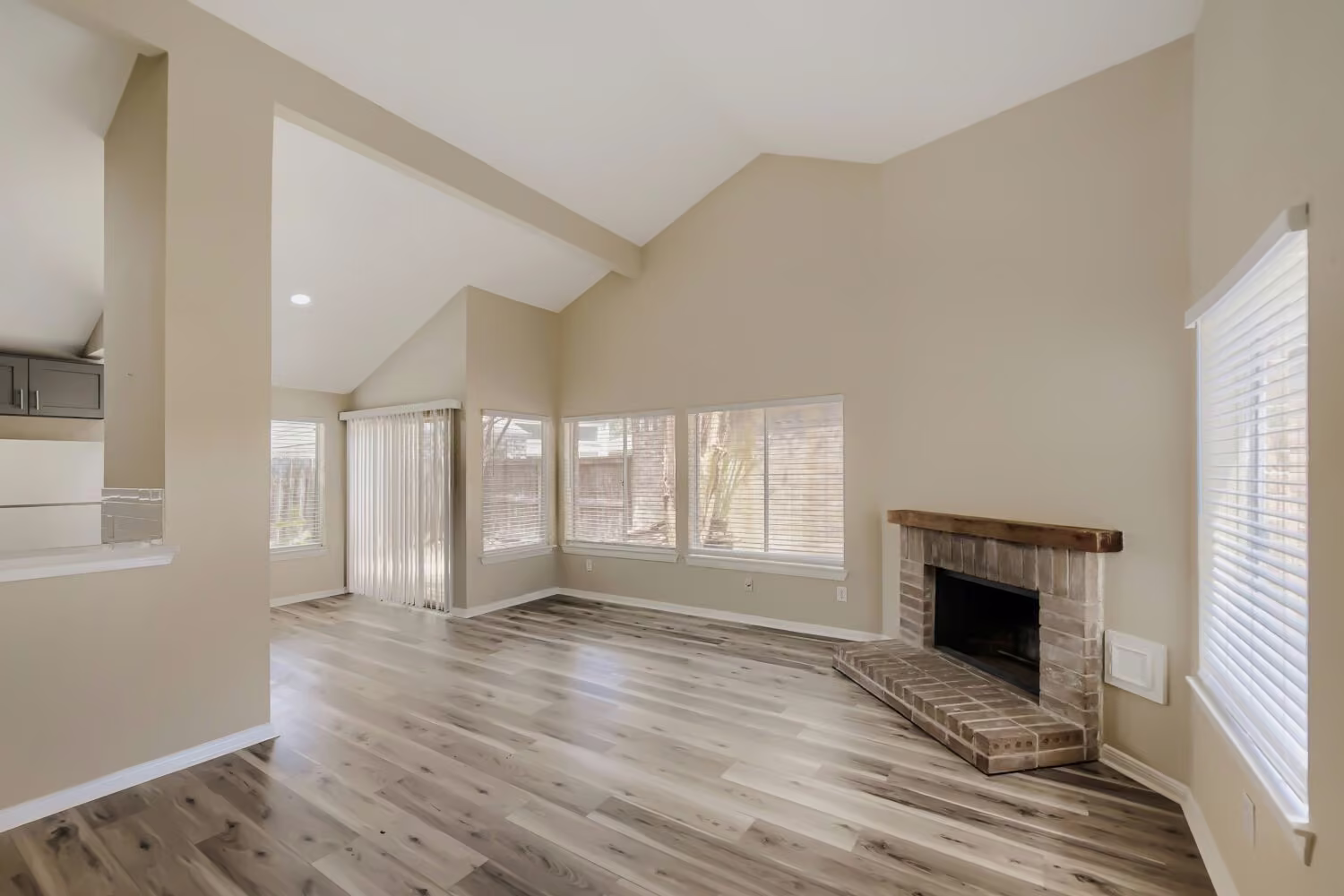 Photo 6 of 18558 Meadows Way Drive, Houston, TX