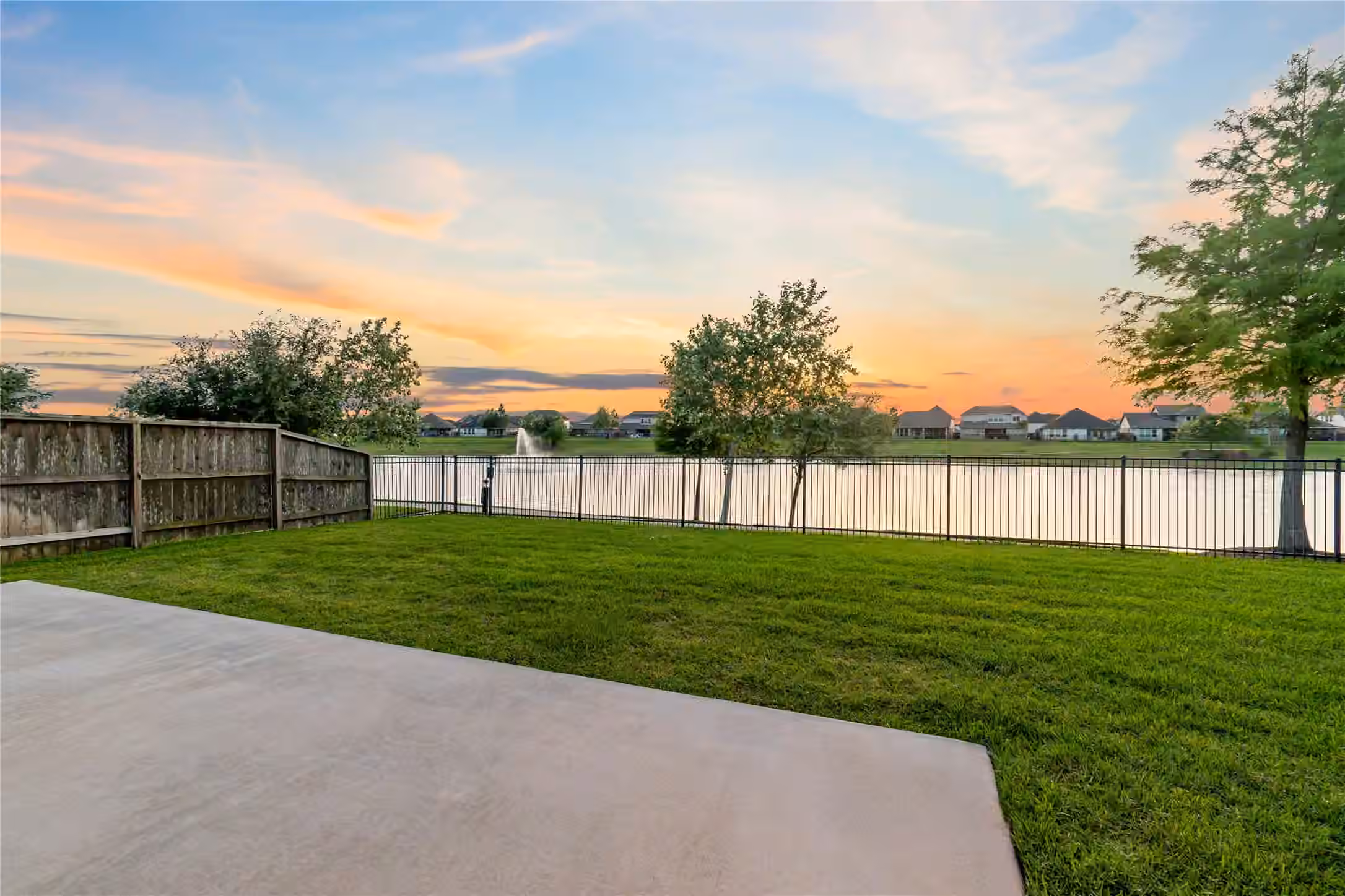 Photo 4 of 4840 Peppermill Ridge Lane, Rosharon, TX