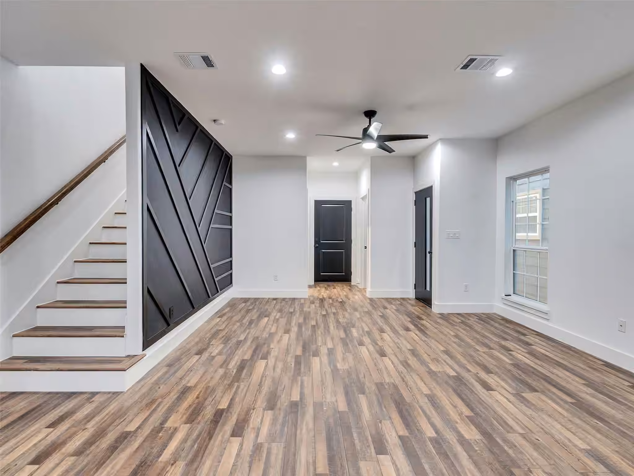 Photo 3 of 237 Hahlo Street, Houston, TX